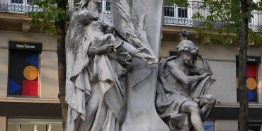 Statue d'Auguste Comte, Place de la Sorbonne